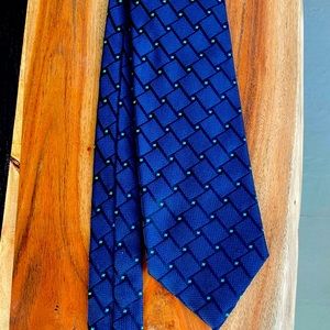 Mens Giorgio Armani Italy Necktie. Navy blue pattern
